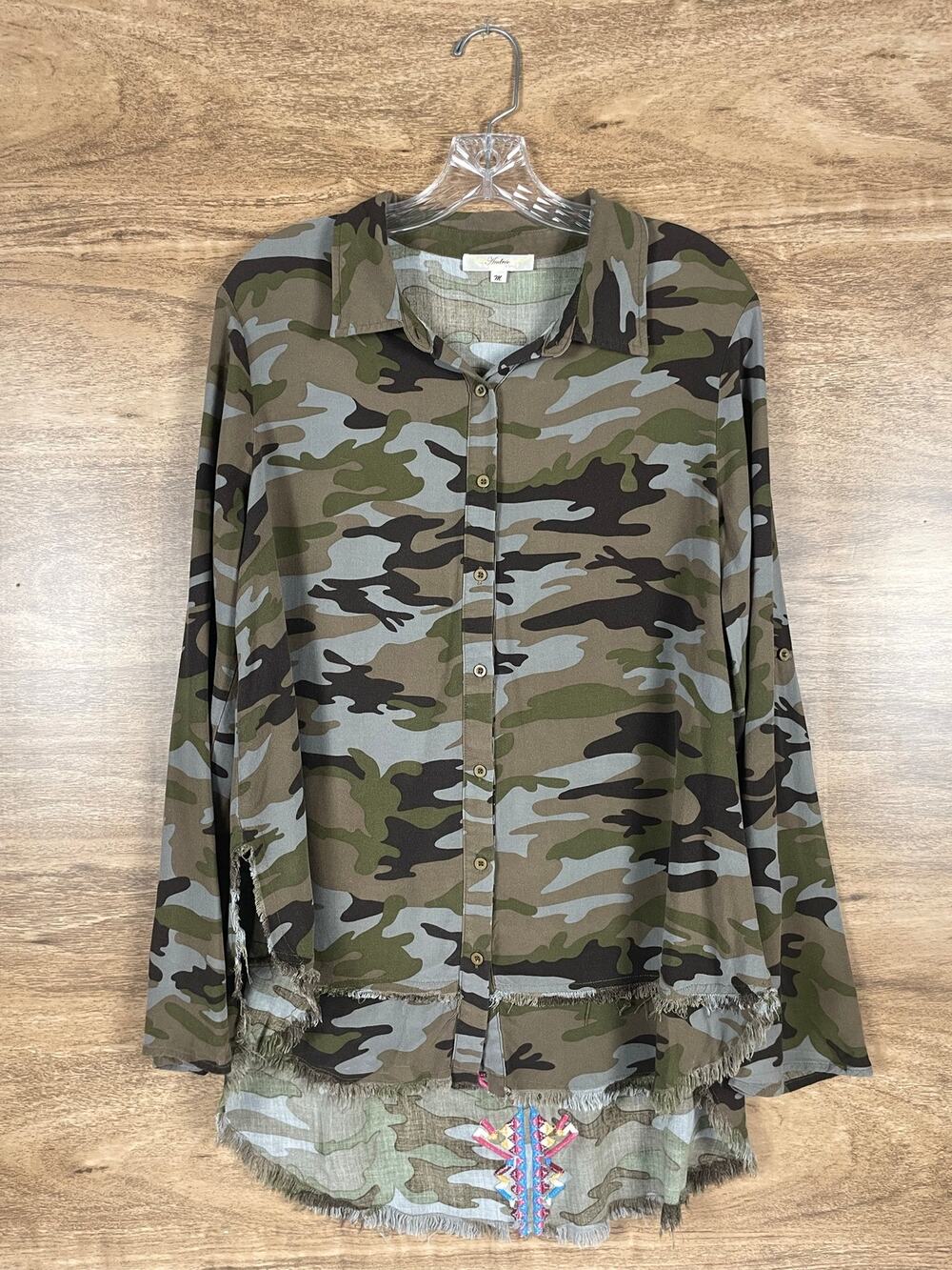 Andree by Unit Camo Embroidered Floral Shirt Womens Medium Rayon Tunic